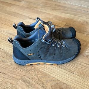 Keen Men’s size 11 US waterproof shoes.
